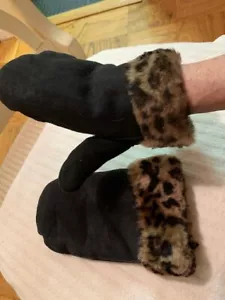 Schwarze Lammfellhandschuhe mit Animalprint - Bild 1 von 4