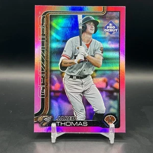 Tarjeta de aluminio fucsia PD-27 2025 Topps Pro debut Jared Thomas/199 - Imagen 1 de 3