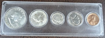 1962-D US Mint Uncirculated Set 90% Silver Whitman Plastic Holder 5 Coins - Image 1 of 4
