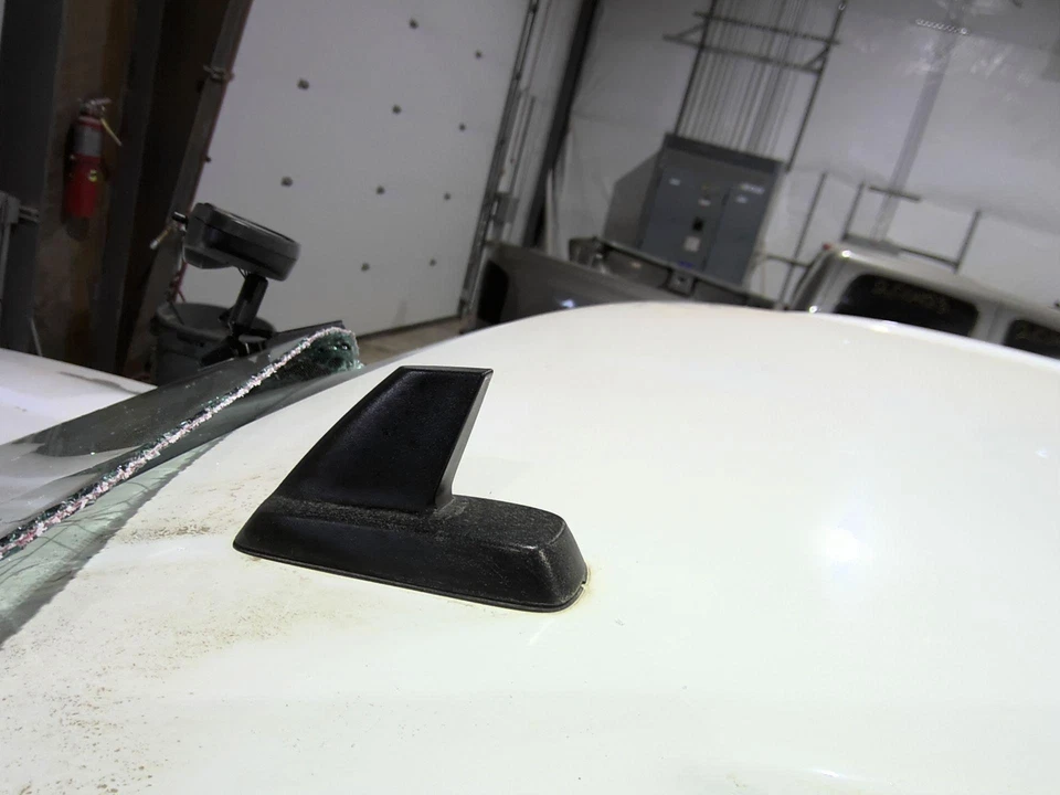 Chevy Suburban 1500 2007-2014 mástil de antena GPS montado en el techo negro Foto 1 de 1