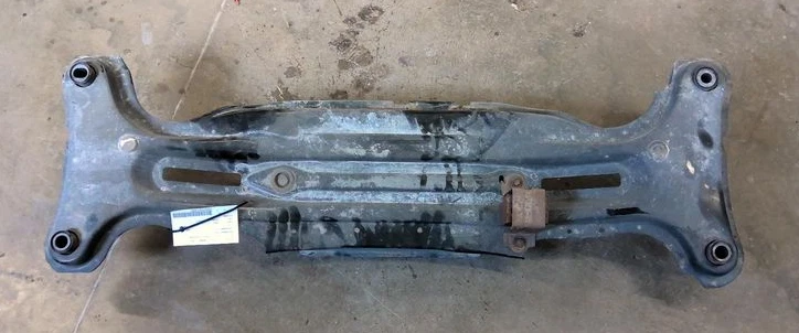 travesaño suspensión trasera Toyota Camry 2002-2011 Foto 1 de 1