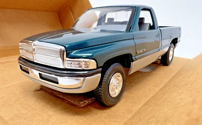 AMT ERTL 1995 - Dodge Ram 2500 Pickup Truck #6195EO Emerald Green + Silver 1:25 - Image 1 of 4