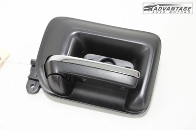 2019 CHEVROLET SILVERADO 1500 LD ДВОЙНАЯ КАБИНА ПЕРЕДНЯЯ ЛЕВАЯ ВНУТРЕННЯЯ ДВЕРНАЯ РУЧКА OEM - Изображение 1 из 4