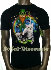 St Patricks LEPRECHAUN CAT, UNICORN CAT camicia uomo TG XLarge nera trifoglio nuova con etichette - Foto 1 di 2