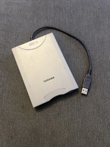 Toshiba External Floppy Disk Drive - USB - Tested ✅ (PA3043U-1FDD) - Afbeelding 1 van 5