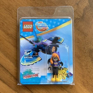 NYCC DC Superhero Girls LEGO Batgirl Minifigure Comic Con - Picture 1 of 6