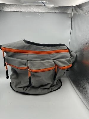 尿布 Dude 邮差包尿布袋 - 灰色和橙色 — 第 1/4 张图片