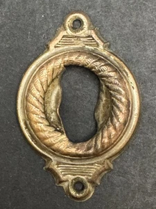 Vintage SINGLE Small LIGHTWEIGHT Brass Skeleton Key Hole Plate Escutcheon - Picture 1 of 7