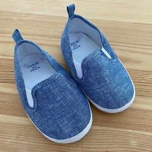 NWOT JANIE AND JACK Blue Chambray Crib Shoes Size 18-24 Months
