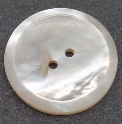 Weißer Perlmutt 2-Loch-Knopf 23 mm / Mother-of-Pearl Button Bouton Nacre P21 - Bild 1 von 2