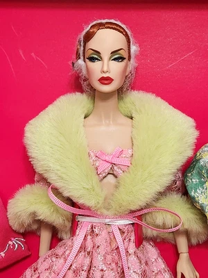 Integrity Toys - Popular - FR: Juego de regalo de muñeca vestida con monograma Foto 1 de 4