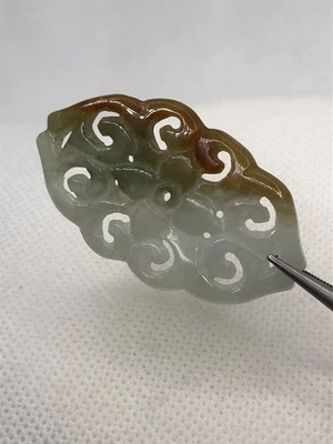VINTAGE CHINESE JADEITE JADE PIERCED CARVED PENDANT - Image 1 of 4