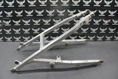 2000 2001 HONDA CR125R CR250R OEM ЗАДНИЙ ПОДРАМНИК РАМА ПОДСЕДЕЛЬНАЯ РЕЙКА - Изображение 1 из 4