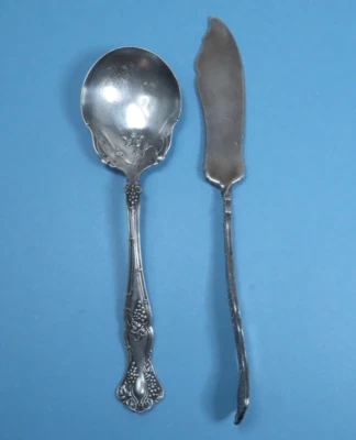 Cuchara para servir bayas plato de plata uvas vintage Rogers Bros 1847 y cuchillo de mantequilla Foto 1 de 4