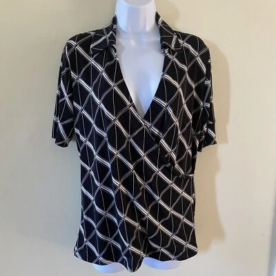 Blusa Merona blanca y negra con estampado geométrico talla L grande elástica usada en excelente estado Foto 1 de 4