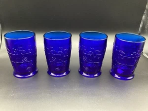 Set di 4 bicchieri blu cobalto motivo uva, foglie, fiori - Foto 1 di 6