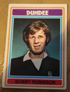 DUNDEE FC 1976 BOBBY ROBINSON TOPPS REVERSO ROJO TARJETA COLECCIONABLE ORIGINAL NÚMERO 7 - Imagen 1 de 2