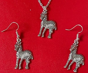 CUTE ZEBRA CHARM NECKLACE & EARRING SET Silver Plated ChainChristmas Gift - Bild 1 von 4