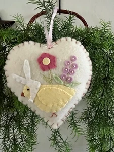 Buttermilk Basin EASTER CHICK Wool Felt Appliquéd Ornament Handmade Folk Art - Picture 1 of 4