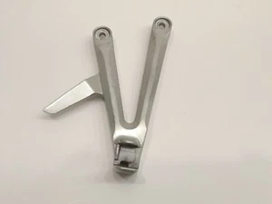 05 06 Honda CBR600RR CBR 600RR right rear footrest support bracket 50750-MEE-D00 - Picture 1 of 5