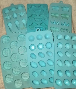 6 Silikon Süßigkeiten Formen - 2 Edelsteine, Waffel, Game Over & Controller,... - Bild 1 von 3