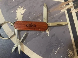 Cuchillo de Bolsillo/Llavero Multiherramienta De Colección Mt Rushmore Personalizado Souvenir JAKE - Imagen 1 de 4