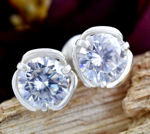 Tachuelas solitarias de diamantes blancos apagados con certificación de 3,20 quilates en montura de punta, plata 925 - Imagen 1 de 7