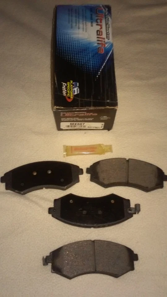 Ceramic Disc Brake Pad Front Fits Elantra/Tiburon/Sonata & Octima  - Image 1 of 4