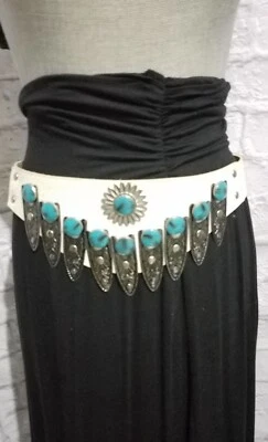 CINTURÓN de metal turquesa "declaración" discoteca vintage tachuelas 1970 MUJER - idéntico en TV Foto 1 de 4