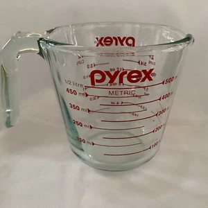 VINTAGE PYREX MEASURING JUG - METRIC AND IMPERIAL TO 500ml OR 16oz - Picture 1 of 4