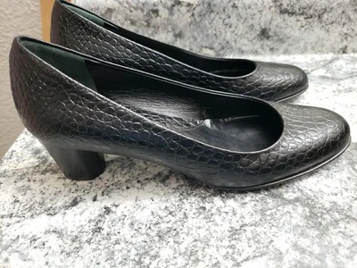 Amalfi (ITALY) Womens Alligator Closed Toe Black Pumps 2" Block Heel Size 7.5AA - Image 1 of 4