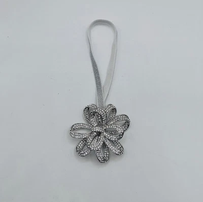 Corbatas plateadas estrás lazo caja topper edición limitada Foto 1 de 3