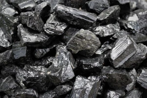 100% Natural Black Tourmaline Rough Stone LB or OZ (Crystal Wholesale Bulk Lots) - Picture 1 of 2