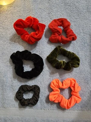 Lote de 6 crujientes para el cabello, rojo, negro, verde, naranja neón, 3 terciopelo Foto 1 de 4