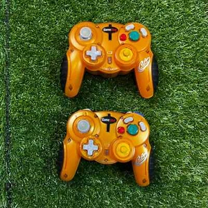 GAMECUBE Wireless Controllers ( NO RECEIVERS ) Game Stop - power tested - Picture 1 of 1