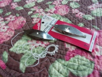 LOTE 2 LANZADERAS DE METAL VINTAGE CON BOBINA EXTRAÍBLE SUSAN BATES HECHAS EN EE. UU. Foto 1 de 2