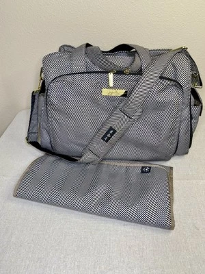 JuJuBe Ju-Ju-Be Grande Clásico Bolso de Pañales Reina del Nilo Chevron Blanco y Negro Foto 1 de 4