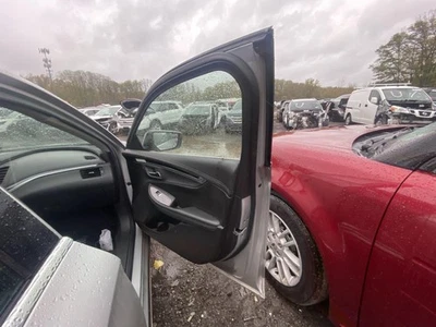 Used Front Right Door Assembly Front fits: 2018 Chevrolet Impala VIN 1 4th digit - Imagem 1 de 4