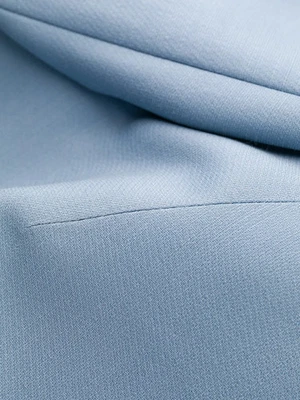 Vestido Valentino Garavani con cinturón en V Foto 1 de 4