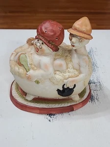 Vintage Lipco alter Mann & alte Frau in einem Schaumbad Keramik humorvoll 7x7" CHIP GUTER ZUSTAND - Bild 1 von 12
