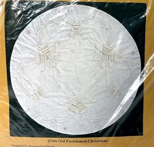 Creative Circle Old-Fashioned Christmas Tree Skirt Candlewicking Kit NOS - Picture 1 of 5