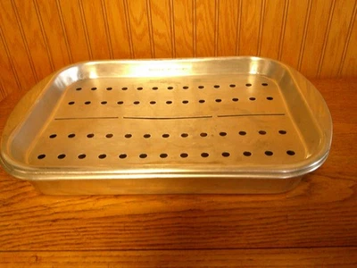 Vintage 14”X10”X2” Aluminum Baking Roasting Cake Pan w/ perforated insert pan - Image 1 of 3