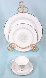 Lenox Oxford MEADOWLARK Dinnerware White Gray Floral Center 4PC PLACE SETTING - Picture 1 of 4