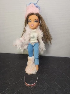 Muñeca de moda Bratz Wintertime Wonderland Yasmin incompleta hermosa niña - Imagen 1 de 5