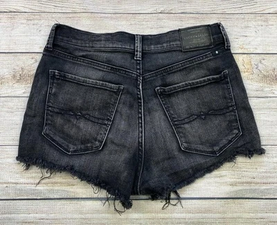 Bermuda jeans Lucky Brand cintura alta tamanho 2 26 preta desgastada - Imagem 1 de 4