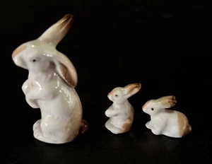 KONVOLUT ANTIKE 3 MINIATUR PORZELLAN HASEN HASEN LG. SIGNIERT DEUTSCHLAND 2" - Bild 1 von 4