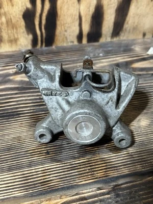 07-08 Pinza de freno de chasis Polaris 700 Dragon IQ con pastillas 2202742 RMK Foto 1 de 4