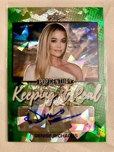 Denise Richards 2020 Autograph Leaf Pop Century Green Diamond Refractor #1/4