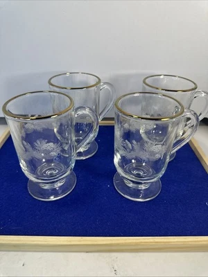 Винтажный набор из 4 стеклянных золотых кружек Libby с гравировкой в виде соснового конуса праздничный дизайн - Изображение 1 из 4