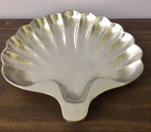 VTG PEWTERAX YORK, PA LARGE 10.5” SHELL SHAPED SERVING DISH - Picture 1 of 7